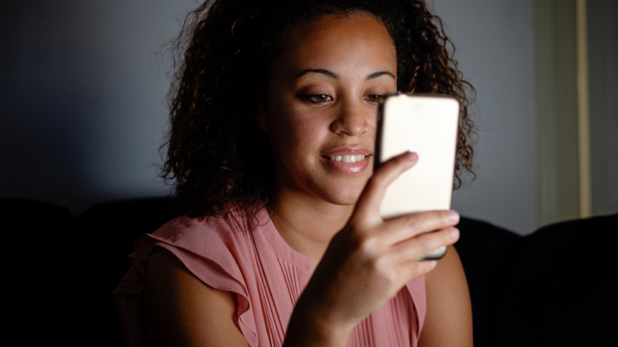 För att kunna besöka den virtuella ungdomsmottagningen behöver patienten ladda ner en gratis-app till mobilen.  Foto: Shutterstock